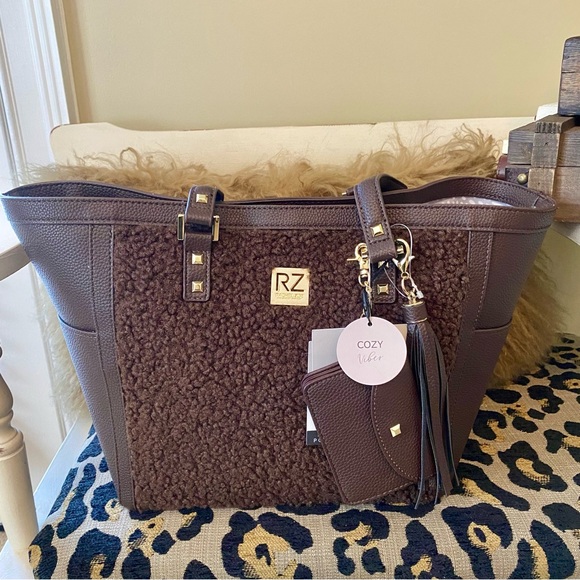 NWT’s Rachel Zoe Sherpa fall tote bag with card case and tassel key chain. - Picture 6 of 13